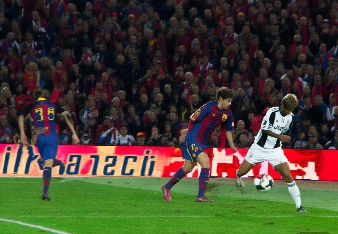 巴塞罗那vs尤文图斯：巅峰对决精彩回顾及球星表现亮点(图1)